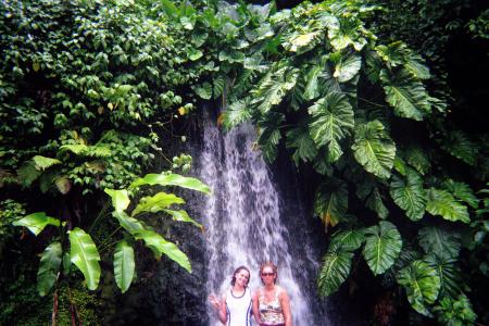 ma mere et moi ss 1chute d'eau